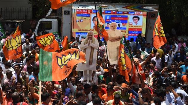 BJP supporters celebrate the party’s performance in the Karnataka assembly elections, in Bengaluru on Tuesday. (Arijit Sen / HT Photo) BJP supporters celebrate the party’s performance in the Karnataka assembly elections, in Bengaluru on Tuesday. (Arijit Sen / HT Photo)