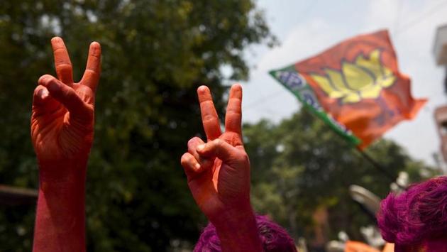 The Congress has begun talks with the JD(S) to form a government in Karnataka. The plan proposed is to have nominees of the JD(S) and the Congress to take turns as chief minister. Siddaramaiah has said the Congress accepts the verdict in the Karnataka elections, will support the JD(S) to form a government. (Arijit Sen / HT Photo)