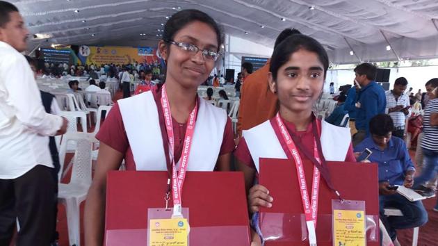 Best friends Himanshi Pawar (left) and Sakshi Mahajan both secured fourth rank with 98.4% marks in the MP Class 10 Board exam.(HT Photo)