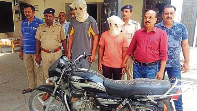 The accused and the recovered stolen bike in police custody in Karnal on Sunday. (HT File) The accused and the recovered stolen bike in police custody in Karnal on Sunday. (HT File)