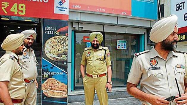 Police at the ATM where the robbery took place in Sangrur on Monday.(HT Photo)