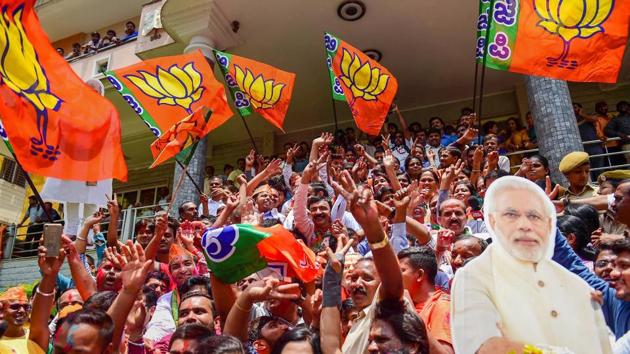 BJP workers celebrate the party's lead in the Karnataka assembly elections outside the party office in Bengaluru on Tuesday.(PTI photo) BJP workers celebrate the party's lead in the Karnataka assembly elections outside the party office in Bengaluru on Tuesday.(PTI photo)