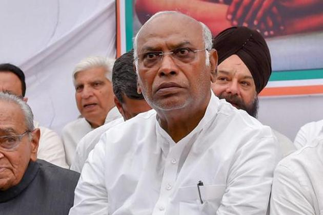 Mallikarjun Kharge has been selected to lead the Congress party in Maharashtra(HT Photo)