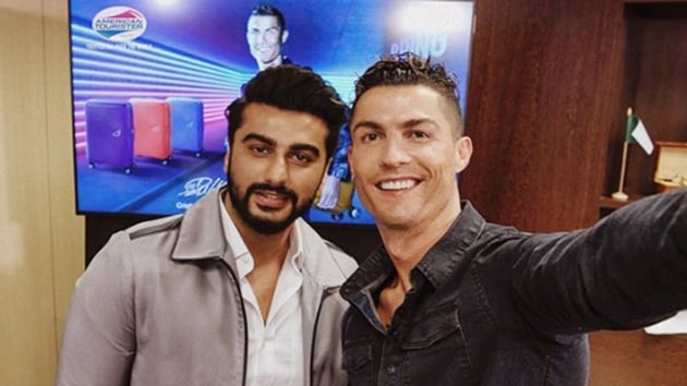 Daily Football — Cristiano Ronaldo takes a selfie with a fan at