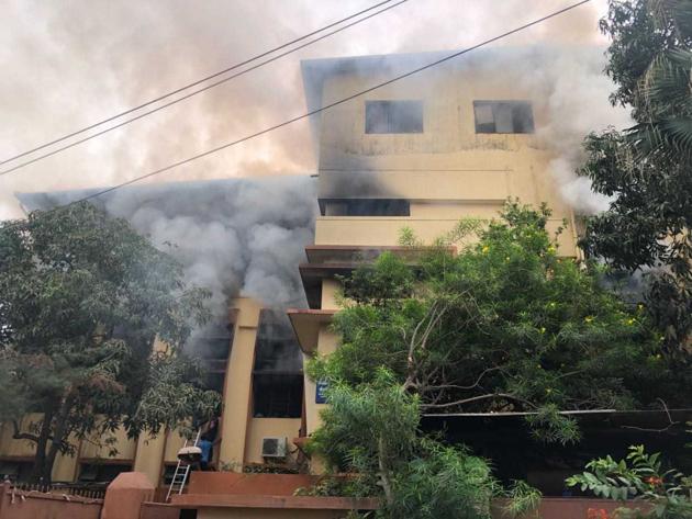 Fire personnel took around two hours to bring the blaze under control. (Jayraj Rajiwade) Fire personnel took around two hours to bring the blaze under control. (Jayraj Rajiwade)