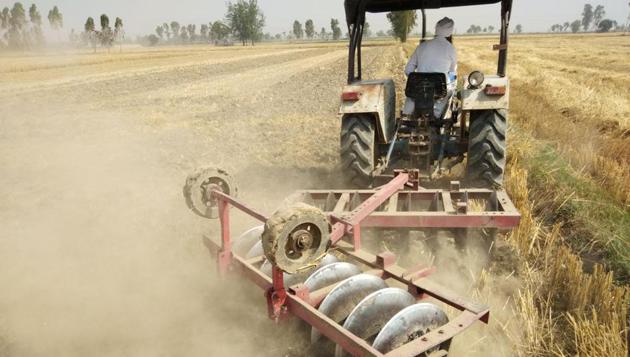 A farmer mixing the wheat stubble with soil at Rajjian village in Ajnala. (HT Photo) A farmer mixing the wheat stubble with soil at Rajjian village in Ajnala. (HT Photo)