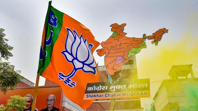 BJP workers celebrate the party’s lead during counting of votes for Karnataka elections, at the party headquarters in New Delhi.(PTI Photo)