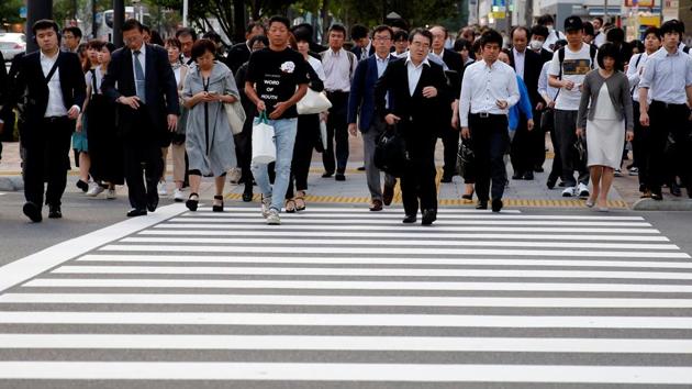 Pedestrians make their way in a business district in Tokyo, Japan May 16, 2018. (REUTERS) Pedestrians make their way in a business district in Tokyo, Japan May 16, 2018. (REUTERS)