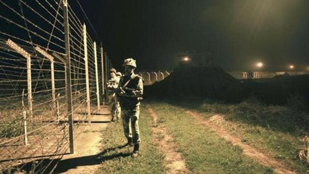 A BSF jawan was among two persons injured when Pakistan Rangers opened fire at over 15 Border Out Posts and some civilian areas along the International Border in Samba and Kathua districts of Jammu and Kashmir.(HT File Photo)