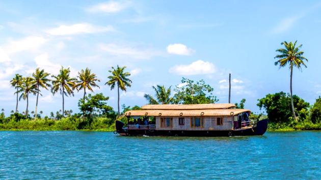 A houseboat on Kerala backwaters, in Alleppey, Kerala.(Shutterstock)