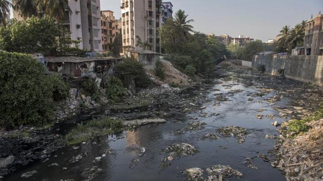 Mithi River at Andheri Kurla road, Sakinaka in Mumbai showed extremely high levels of toxicity last year(HT Photo)