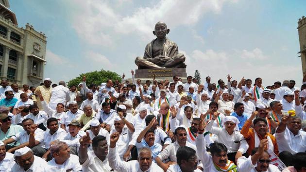 JD(S) leader H D Deve Gowda, Congress leader Gulam Nabi Azad, former CM Siddaramaiah, JD(S) State president HD Kumaraswamy and several Congress leaders commenced a protest in front of a statue of Mahatma Gandhi on the State Secretariat premises opposing the granting of 15 days to prove the Bharatiya Janata Party’s majority in the Legislative Assembly by Governor Vajubhai Vala. (Shailendra Bhojak / PTI) JD(S) leader H D Deve Gowda, Congress leader Gulam Nabi Azad, former CM Siddaramaiah, JD(S) State president HD Kumaraswamy and several Congress leaders commenced a protest in front of a statue of Mahatma Gandhi on the State Secretariat premises opposing the granting of 15 days to prove the Bharatiya Janata Party’s majority in the Legislative Assembly by Governor Vajubhai Vala. (Shailendra Bhojak / PTI)