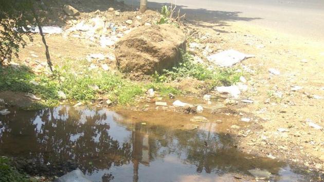 A leaking water pipeline has turned Telco road in Bhosari into a muddy mess.(HT PHOTO)