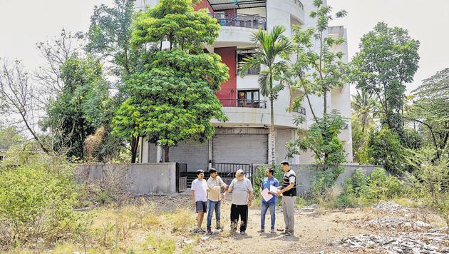 Residents of the 16-flat Ashiyana housing society in Pashan have been fighting for an approach road for the last seven years.(SANKET WANKHADE/ HT PHOTO)