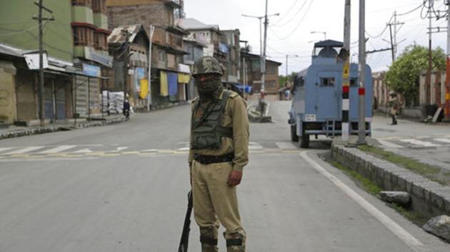 This is first killing in Kashmir after the Centre on Wednesday asked security forces in Jammu and Kashmir to suspend operations during Ramzan to help Muslims observe the month of fasting in a peaceful environment .(AP Photo) This is first killing in Kashmir after the Centre on Wednesday asked security forces in Jammu and Kashmir to suspend operations during Ramzan to help Muslims observe the month of fasting in a peaceful environment .(AP Photo)