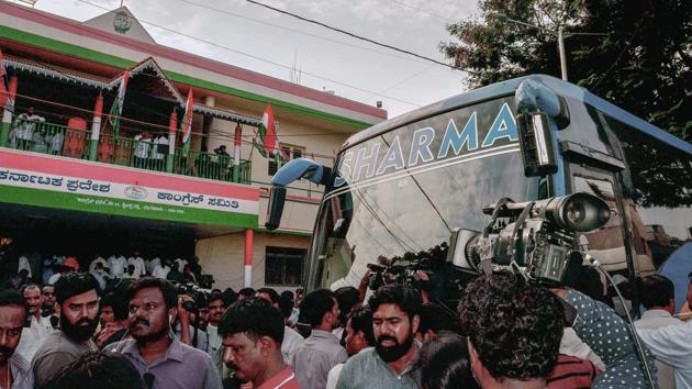 A bus waits to ferry MLAs in front of KPCC office in Bengaluru on Wednesday. Earlier in the day, the three parties alleged that there were efforts on to buy legislators. The BJP, the JD(S) and the Congress, all bussed their legislators away to resorts for safe-keeping. (PTI)