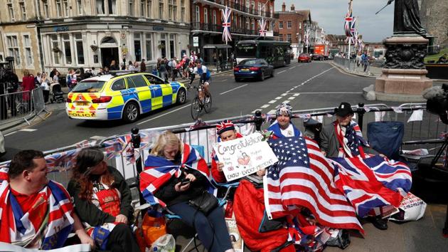 Fans decked in Union and US flags, have already begun lining street corners along the wedding procession route to secure their viewing spots. Around 100,000 people are expected to pack the streets of Windsor, to join in the festivities and get a glimpse of the newlyweds’ carriage winding through the town. (Adrian Dennis / AFP)