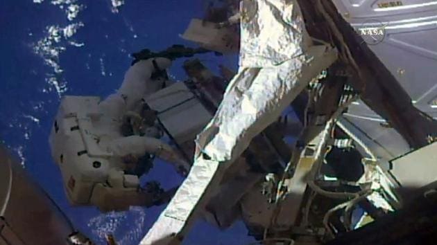 US astronaut Ricky Arnold during a spacewalk outside the International Space Station on May 16, 2018 .(AFP photo) US astronaut Ricky Arnold during a spacewalk outside the International Space Station on May 16, 2018 .(AFP photo)