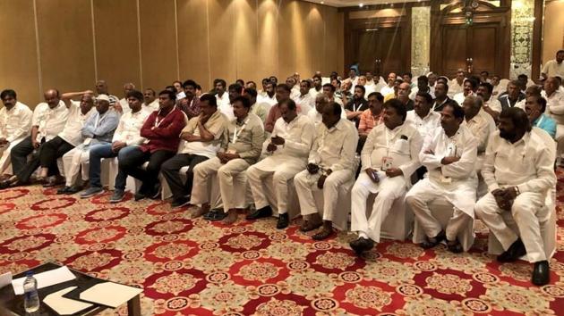 Congress MLAs assemble at a hotel in Hyderabad. MLAs of the both the parties left for Hyderabad late Friday night.(HT Photo)