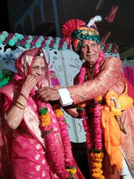 Chetan Gehlot, 86, and Kamla Devi, 82, tie the knot again in Bikaner on their 75th wedding anniversary. (HT Photo) Chetan Gehlot, 86, and Kamla Devi, 82, tie the knot again in Bikaner on their 75th wedding anniversary. (HT Photo)