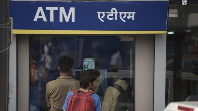 People queue outside an ATM to withdraw cash at Chandni Chowk in New Delhi. (Sanchit Khanna/HT Photo) People queue outside an ATM to withdraw cash at Chandni Chowk in New Delhi. (Sanchit Khanna/HT Photo)