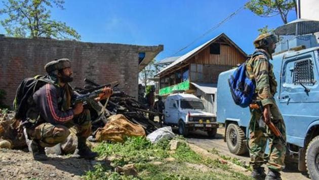 Security personnel stand guard during an encounter between security forces and militants at Drabgam in Pulwama District of South Kashmir on Monday.(PTI File photo)