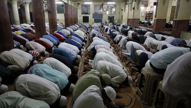 Devotees offering namaz on the first day of Ramzan at Makka Masjid on Thursday. A time of contemplation, fortitude and faith, Ramzan is a time where devotees forgo wordly pleasures in order to get closer to the divine. (Rahul Raut/HT PHOTO) Devotees offering namaz on the first day of Ramzan at Makka Masjid on Thursday. A time of contemplation, fortitude and faith, Ramzan is a time where devotees forgo wordly pleasures in order to get closer to the divine. (Rahul Raut/HT PHOTO)