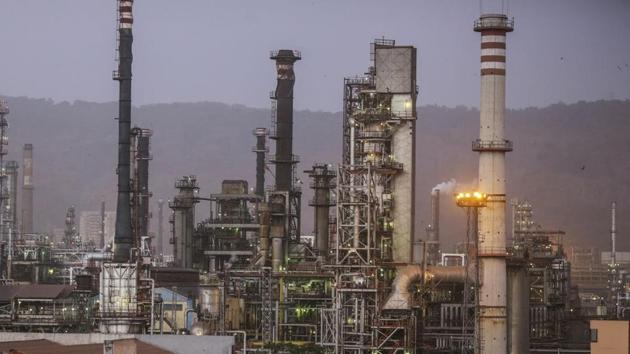 Brent crude oil, which breached $80 a barrel mark on Thursday, was trading at $79.54 on Friday, the highest level since November 2014. (Bloomberg photo) Brent crude oil, which breached $80 a barrel mark on Thursday, was trading at $79.54 on Friday, the highest level since November 2014. (Bloomberg photo)