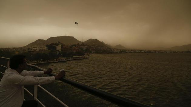 A man watches as a dust storm envelopes the Ana Sagar Lake in Ajmer, Rajasthan, on May 14, 2018. (Deepak Sharma / AP) A man watches as a dust storm envelopes the Ana Sagar Lake in Ajmer, Rajasthan, on May 14, 2018. (Deepak Sharma / AP)