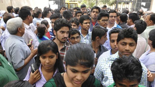 Haryana Board Results 2018: Naveen and Heena, of Hisar district, from Science stream topped the board exams, securing 491 marks out of the maximum 500.(HT file photo/representative image)