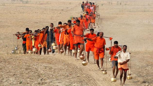 Kanwariyas carry metal pots filled with holy water after taking a dip in the waters of the river Ganga, to offer it to Lord Shiva for the betterment of their families and society, in Allahabad, Uttar Pradesh, on May 16, 2018. (Jitendra Prakash / REUTERS) Kanwariyas carry metal pots filled with holy water after taking a dip in the waters of the river Ganga, to offer it to Lord Shiva for the betterment of their families and society, in Allahabad, Uttar Pradesh, on May 16, 2018. (Jitendra Prakash / REUTERS)