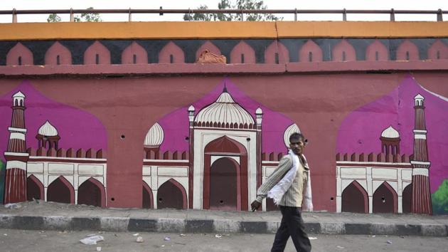 The artwork has been done keeping in mind the city’s pollution and the upkeep of the structure itself. A coat of anti-carbonation paint has been used to minimise the effect of the deteriorating elements. (Sanchit Khanna / HT Photo) The artwork has been done keeping in mind the city’s pollution and the upkeep of the structure itself. A coat of anti-carbonation paint has been used to minimise the effect of the deteriorating elements. (Sanchit Khanna / HT Photo)