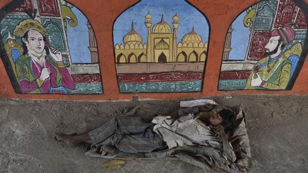 A street dweller takes in a scene from the medieval walled city painted on one of the walls. Part of a larger clean up of the city’s flyovers in collaboration with civic agencies, the artists were approached for the beautification of the Hanuman Mandir flyover by North MCD. (Sanchit Khanna / HT Photo) A street dweller takes in a scene from the medieval walled city painted on one of the walls. Part of a larger clean up of the city’s flyovers in collaboration with civic agencies, the artists were approached for the beautification of the Hanuman Mandir flyover by North MCD. (Sanchit Khanna / HT Photo)