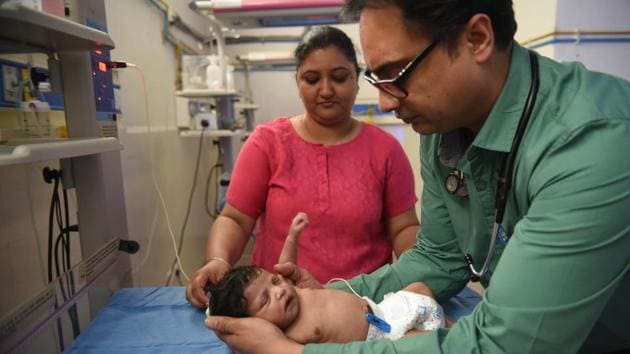 Dr Tejwir Singh Shimar attends to the baby at Mohali civil hospital.(Sanjeev Sharma/HT)