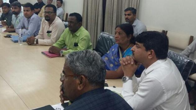 Kiran Gitte (right, in white), CEO, PMRDA, at the meeting held by Wagholi housing societies association to discuss issues related to water supply, garbage disposal and roads. (HT PHOTO) Kiran Gitte (right, in white), CEO, PMRDA, at the meeting held by Wagholi housing societies association to discuss issues related to water supply, garbage disposal and roads. (HT PHOTO)