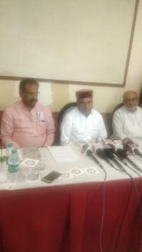 Union minister for social justice and empowerment Thaver Chand Gehlot (in the middle) addressing a press conference in Bhopal (HT photo) Union minister for social justice and empowerment Thaver Chand Gehlot (in the middle) addressing a press conference in Bhopal (HT photo)