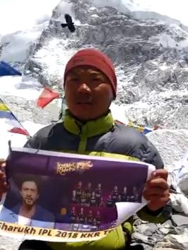 Wangdi Bhutia showed his support for IPL franchise Kolkata Knight Riders from Mount Everest base camp.(@StarSportsIndia/Twitter)