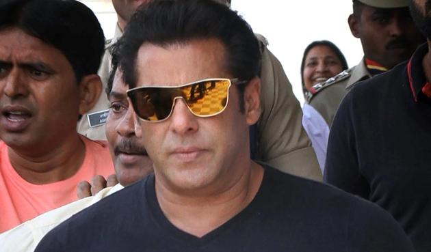 Salman khan sunglasses hot sale in race 3