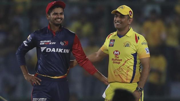 Chennai Super Kings captain MS Dhoni (R) talks to Delhi Daredevils captain Shreyas Iyer after wining the toss and electing to field. (AP)