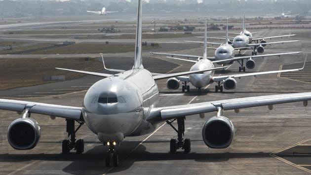Flights in queue for take-off at Chhatrapati Shivaji International Airport.(Satish Bate/HT Photo)