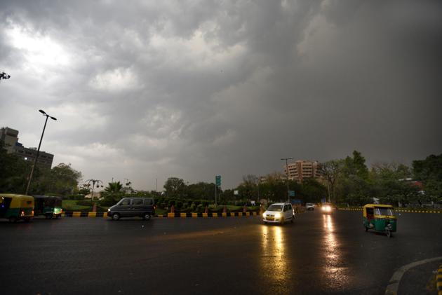 Total blackout during sudden thunder storm and dust storm at Mandi House in New Delhi, India, on Sunday, May 13, 2018. (HT File Photo) Total blackout during sudden thunder storm and dust storm at Mandi House in New Delhi, India, on Sunday, May 13, 2018. (HT File Photo)