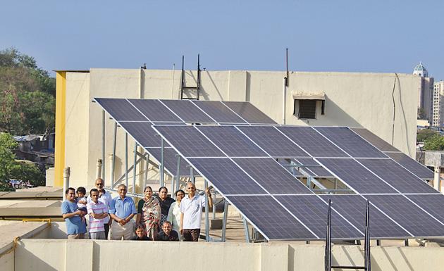 Mulund Darshan housing complex have installed a rooftop solar system of 11.05 kilowatt power (kWp) capacity.(HT PHOTO)