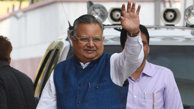 Raman Singh, who is touring the state under the aegis of ‘Vikas Yatra’, said the Centre and state government are making efforts to bring development to Maoist-affected areas.(HT/File Photo)