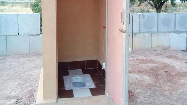 According the baseline survey, Barmer district has 4.5 lakh households and 3.86 lakh were without toilets.(HT FILE PHOTO)