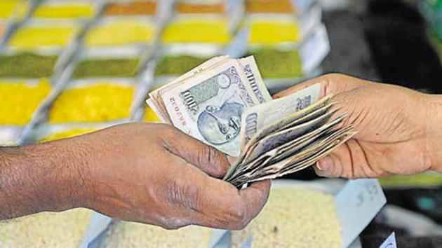 The 31-year-old complainant from Pune has submitted in her complaint that she was duped for Rs 15,70,400 by Deshmukh.(HT REPRESENTATIONAL PHOTO) The 31-year-old complainant from Pune has submitted in her complaint that she was duped for Rs 15,70,400 by Deshmukh.(HT REPRESENTATIONAL PHOTO)