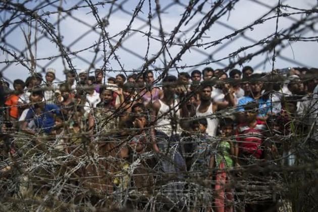 This picture taken from Maungdaw district, Myanmar's Rakhine state on April 25, 2018 shows Rohingya refugees gathering behind a barbed-wire fence in a temporary settlement setup in a "no man's land" border zone between Myanmar and Bangladesh. (AFP File Photo) This picture taken from Maungdaw district, Myanmar's Rakhine state on April 25, 2018 shows Rohingya refugees gathering behind a barbed-wire fence in a temporary settlement setup in a "no man's land" border zone between Myanmar and Bangladesh. (AFP File Photo)