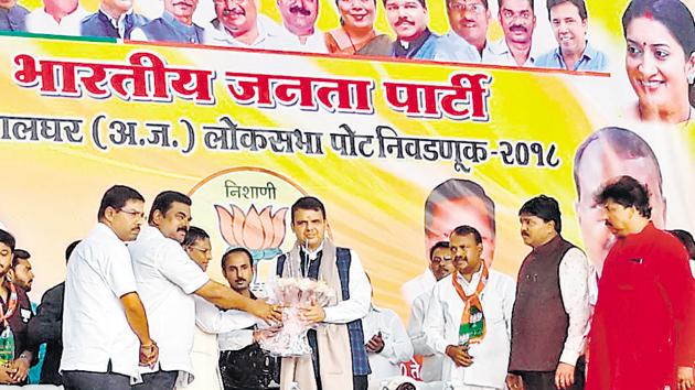Fadnavis made the comments while campaigning for BJP candidate Rajendra Gavit in Kasa, Dahanu, on Sunday.(HT PHOTO)