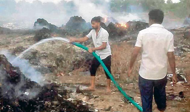 The recent garbage fire in the neighbourhood of Maan and Hinjewadi areas panchayats that lasted three days irked residents.(HT Photo)