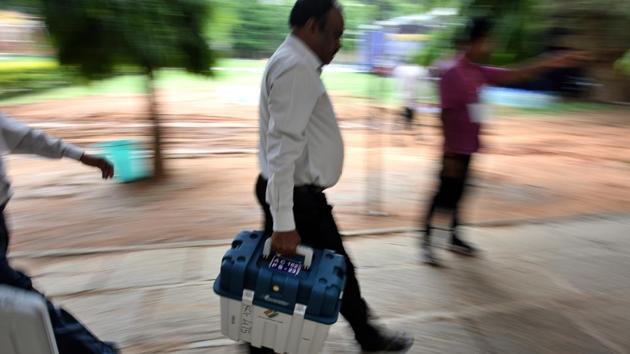 The empty VVPAT boxes were found at a temporary shed in a village in Karnataka’s Vijayapura district. (HT/Photo for representation) The empty VVPAT boxes were found at a temporary shed in a village in Karnataka’s Vijayapura district. (HT/Photo for representation)