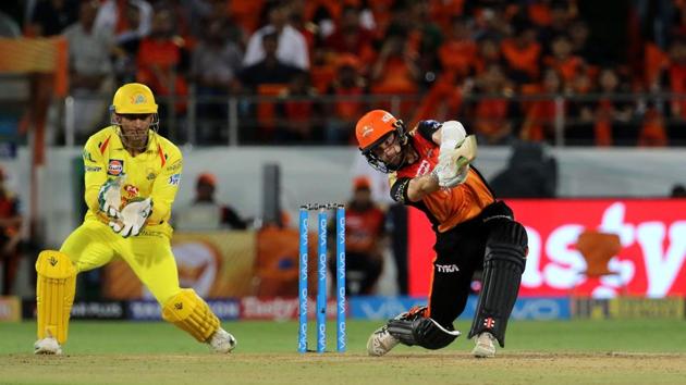 Kane Williamson (R) and MS Dhoni have been instrumental in taking Sunrisers Hyderabad and Chennai Super Kings to IPL 2018 playoffs.(BCCI)